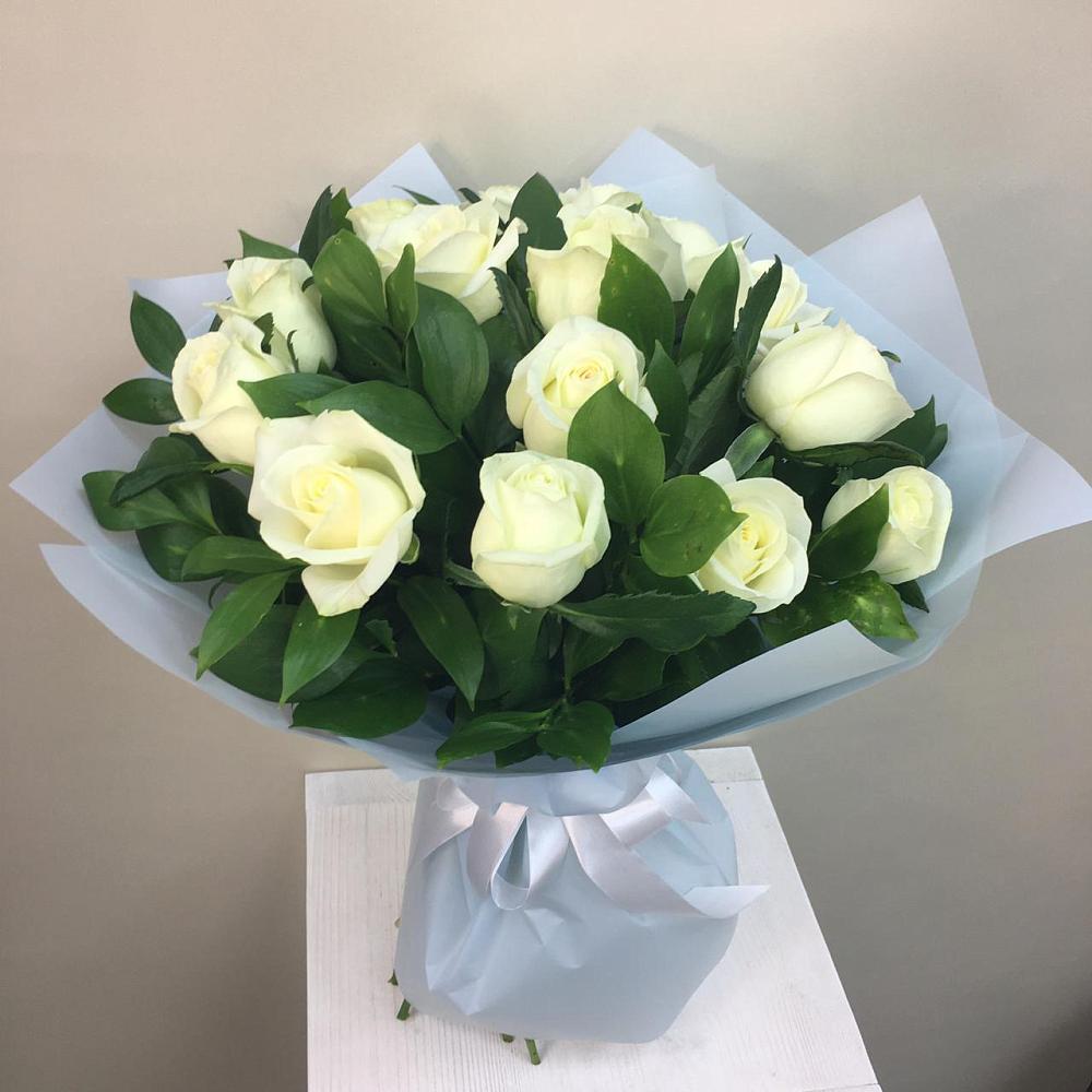 Букет 15 Белых роз Проуд в Шайковке
