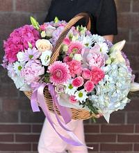 Композиция солнечный день в Шайковке Цветочная композиция из Розы, Хризантемы, Пионы и Лизиантусы в корзине в Шайковке