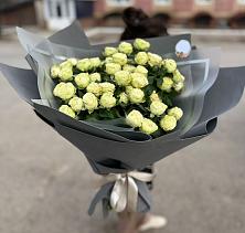 Букет Белые кустовые розы Солинеро в Шайковке