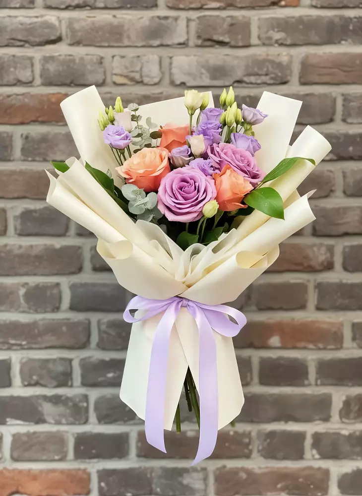 Букет цветов из: Лизиантусы и Розы в Шайковке