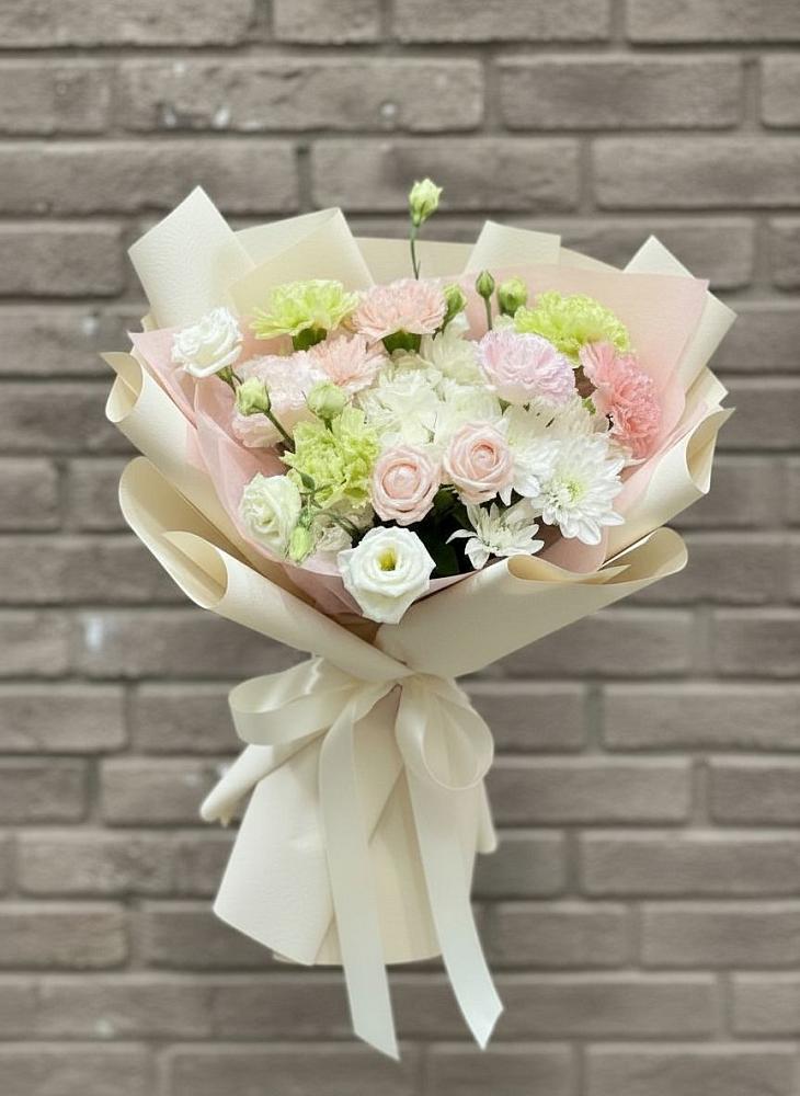 Букет цветов из: Гвоздики, Розы, Лизиантусы и Хризантемы в Шайковке