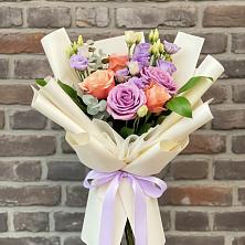 Букет цветов из:  Лизиантусы и Розы в Шайковке