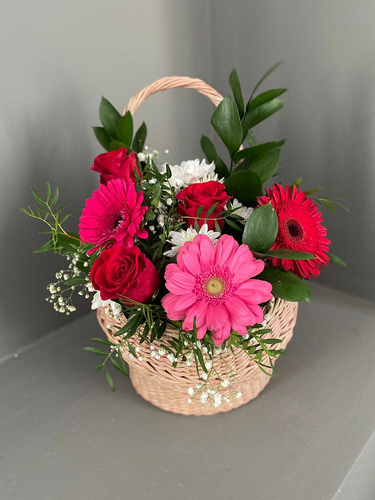 Цветочная композиция из Розы, Хризантемы и Герберы в корзине в Шайковке