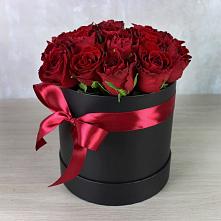 Цветочная композиция из Розы в шляпной коробке в Шайковке