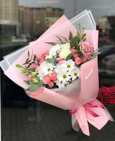 Букет цветов из: Розы, Лизиантусы и Хризантемы в Шайковке