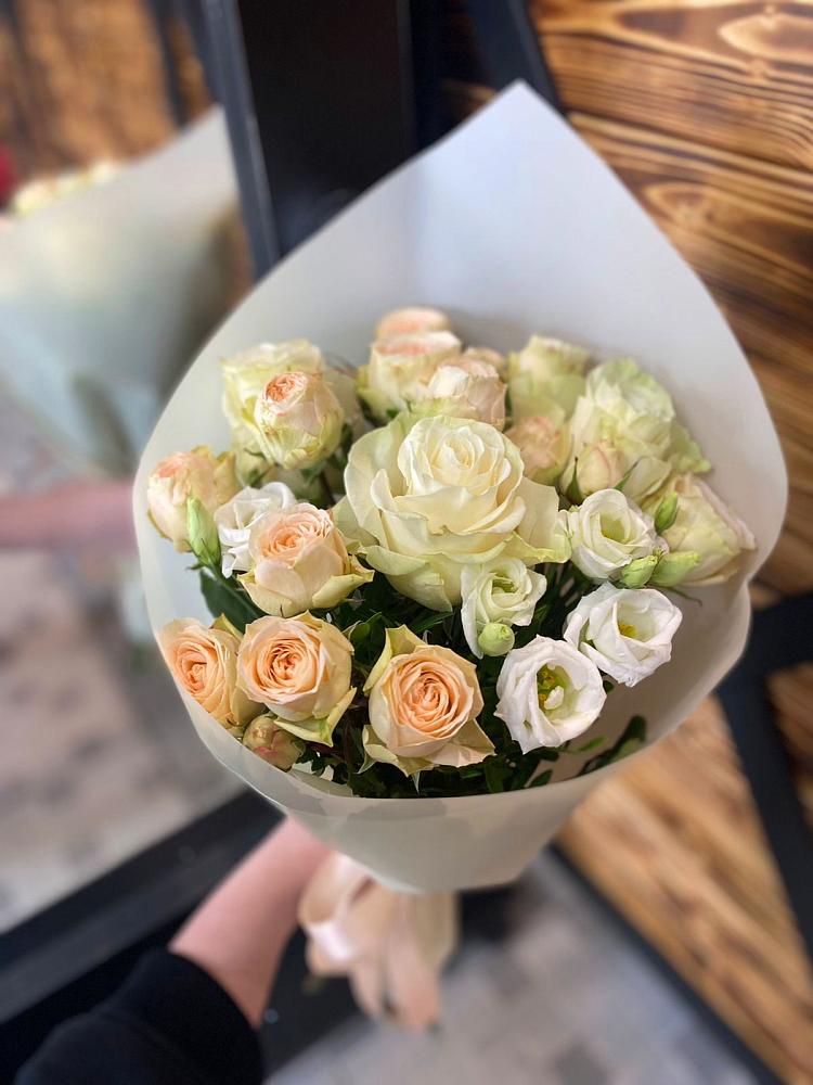 Букет цветов из: Розы и Лизиантусы в Шайковке